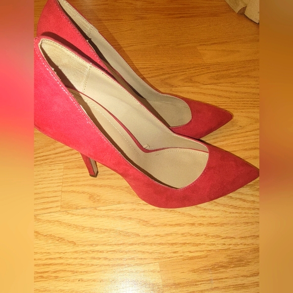 Heels - Picture 2 of 4